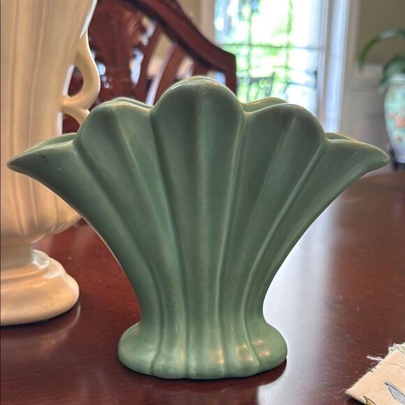 Elegant Green Ceramic Vase - Picture 1 of 6